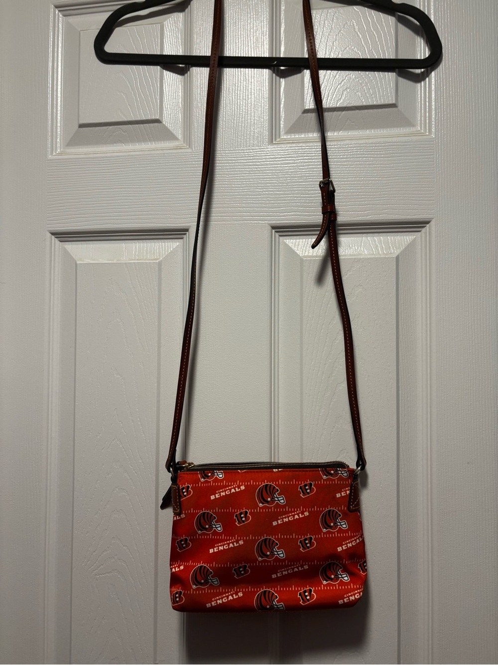 Dooney & Bourke Cincinnati Bengals Orange Crossbody Wristlet - Picture 2 of 5